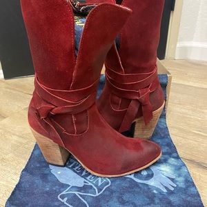 Freebies by Steven size 9 Riot/ Red Suede